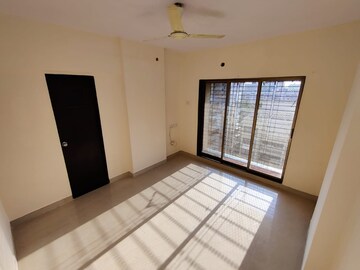 Room in 2 BHK Apartment at Tulsibaug CHS, Borivali West – for Rent