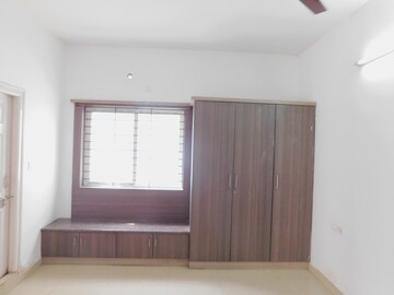 Room in 3 BHK Apartment at Kondapur – for Rent