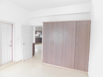 Room in 3 BHK Apartment at Kondapur – for Rent