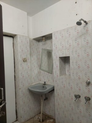 Bathroom in 2 BHK Villa at Gomti Nagar – for Rent