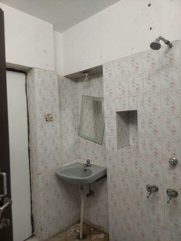Bathroom in 2 BHK Villa at Gomti Nagar – for Rent