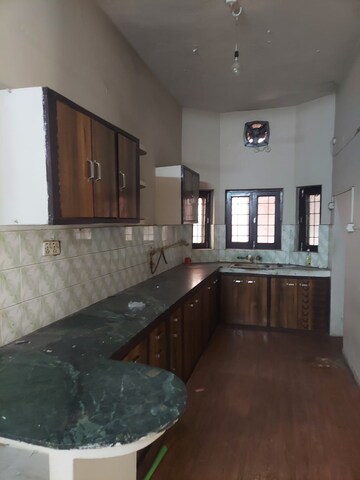 Kitchen in 2 BHK Villa at Gomti Nagar – for Rent