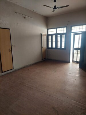 Room in 2 BHK Villa at Gomti Nagar – for Rent