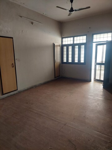 Room in 2 BHK Villa at Gomti Nagar – for Rent