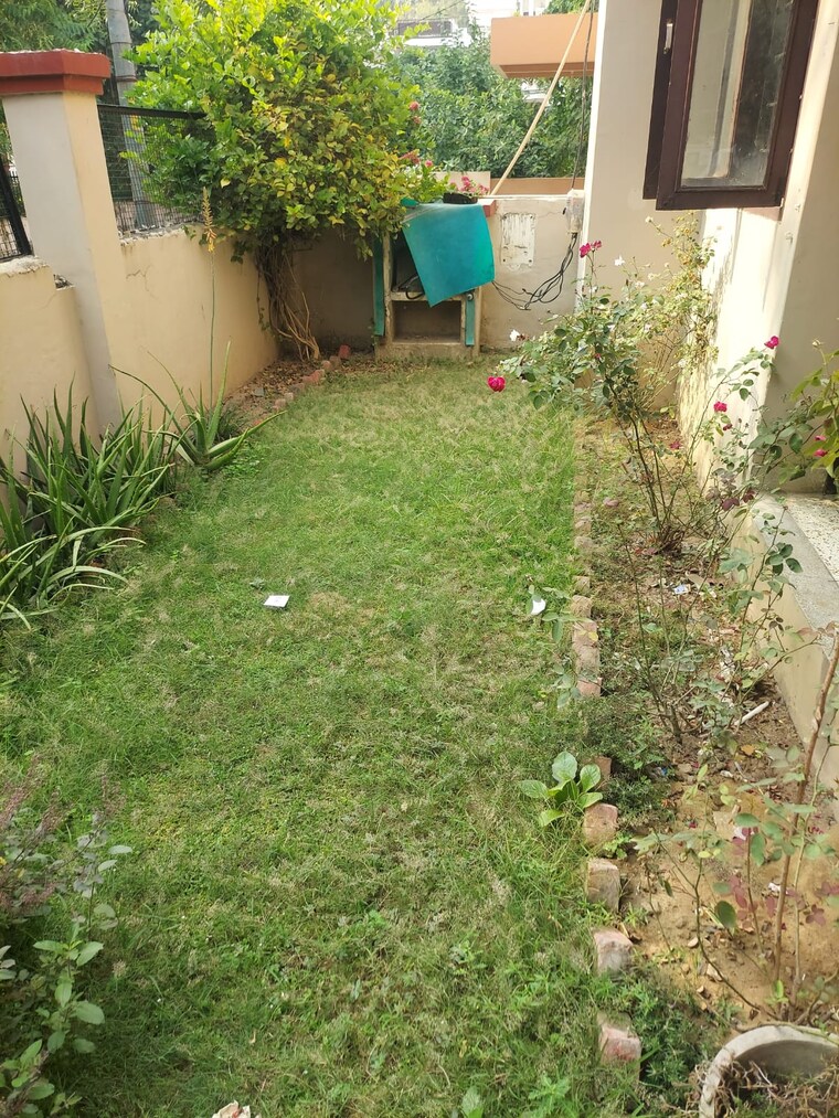 Garden, gomti nagar 2 Bedroom 2152 Sq.Ft. Villa In Gomti Nagar Lucknow 9543803