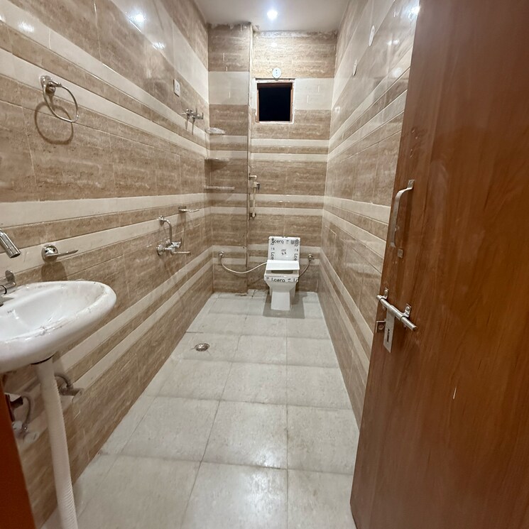 Bathroom, palam vihar 2 Bedroom 360 Sq.Ft. Builder Floor In Palam Vihar Gurgaon 9543783
