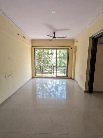 Room in 1 BHK Apartment at Shreeji Dham CHS, Kalwa – for Rent