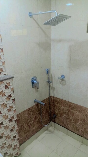 Bathroom in 1 BHK Builder Floor at Sector 40 – for Rent