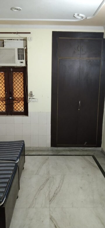 Room in 1 RK Villa at RWA Apartments, Sector 31 – for Rent