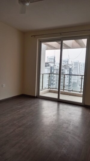 Room in 4 BHK Apartment at Emaar Palm Terraces Select, Sector 66 – for Rent