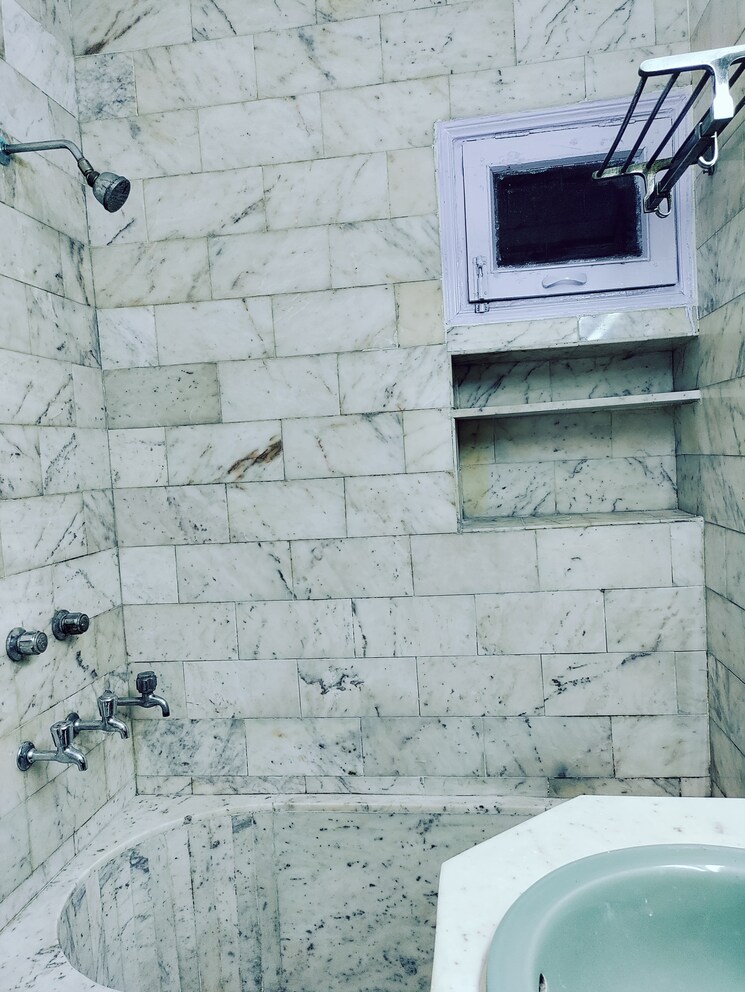 Bathroom, dda-rosewood-apartments 3 Bedroom 1640 Sq.Ft. Apartment In Vasant Kunj Delhi 9543921