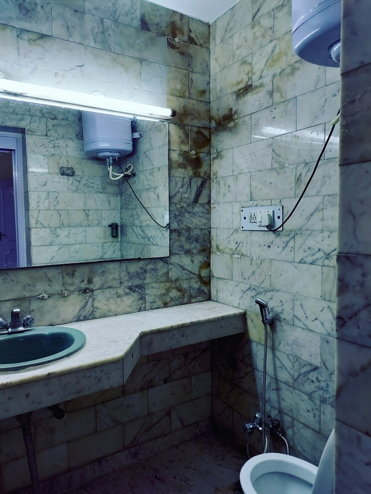 Bathroom, dda-rosewood-apartments 3 Bedroom 1640 Sq.Ft. Apartment In Vasant Kunj Delhi 9543921