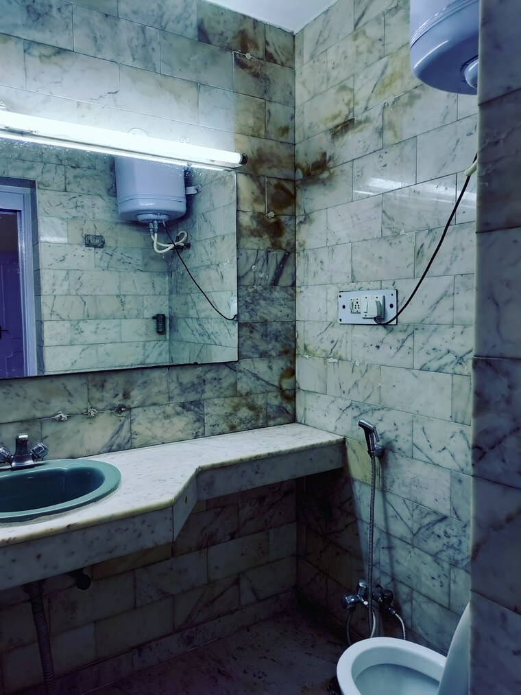 Bathroom, dda-rosewood-apartments 3 Bedroom 1635 Sq.Ft. Apartment In Vasant Kunj Delhi 9543918