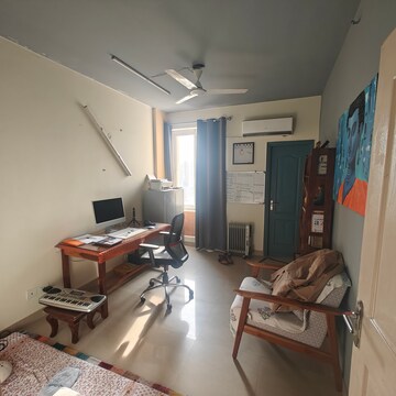 Living Room in 3 BHK Builder Floor at Omicron 1a Greater Noida – for Rent