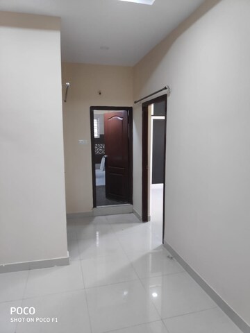 Room in 3 BHK Apartment at Banjara Hills – for Rent