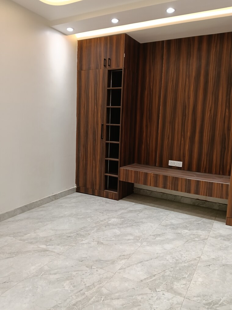 Room, lajpat nagar 4 Bedroom 200 Sq.Yd. Builder Floor In Lajpat Nagar Ghaziabad 9543984