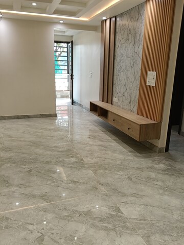 Room in 4 BHK Builder Floor at Lajpat Nagar – for Sale