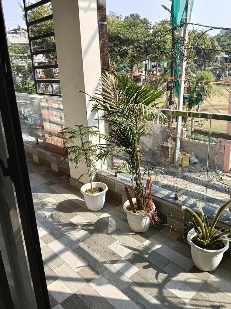 Balcony, lajpat nagar 4 Bedroom 200 Sq.Yd. Builder Floor In Lajpat Nagar Ghaziabad 9543984