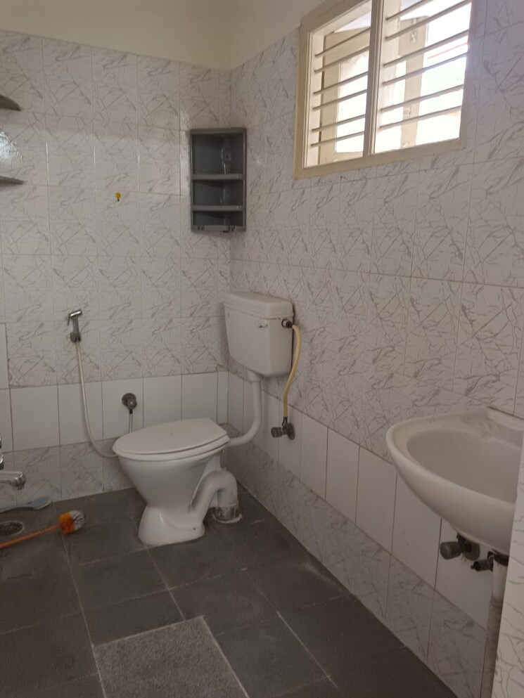Bathroom, ejipura 2 Bedroom 800 Sq.Ft. Apartment In Ejipura Bangalore 9544046