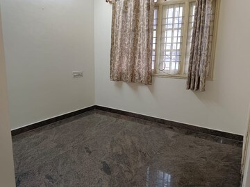 Room in 2 BHK Apartment at Ejipura – for Rent