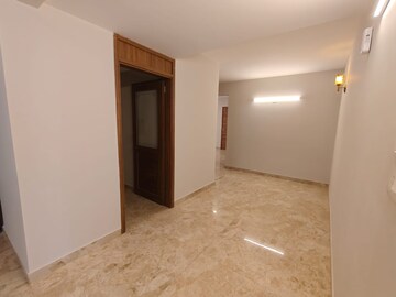 Room in 3 BHK Apartment at Le Orchid, Frazer Town – for Rent