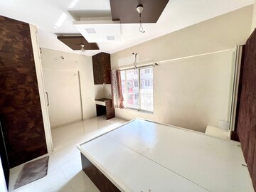 Master Bedroom in 2 BHK Apartment at Swaroop Residency, Ghatkopar East – for Rent