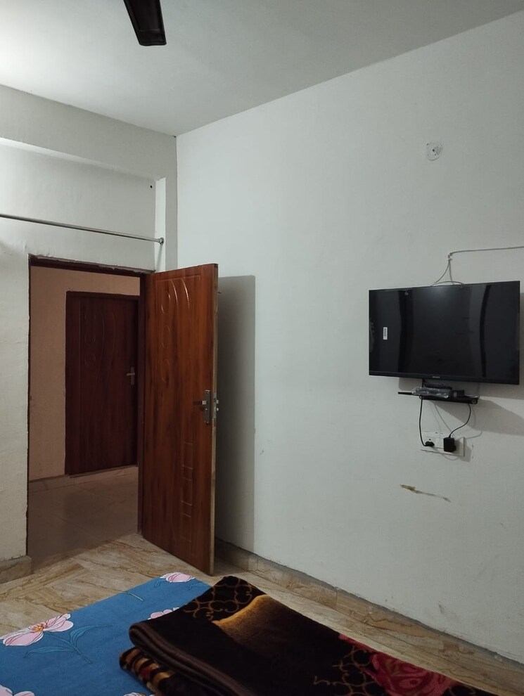 Room, vasundhara sector 2b 1.5 Bedroom 500 Sq.Ft. Builder Floor In Vasundhara Sector 2b Ghaziabad 9544411