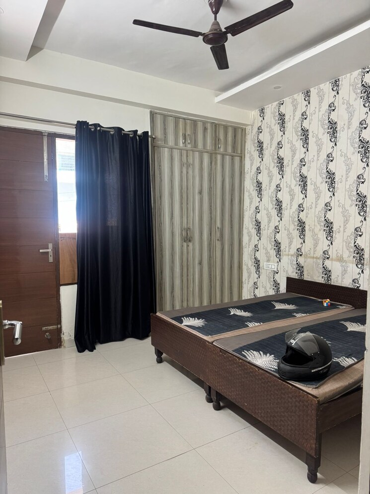 Bedroom, skynet-towers 3 Bedroom 1800 Sq.Ft. Apartment In Patiala Road Zirakpur 9544437