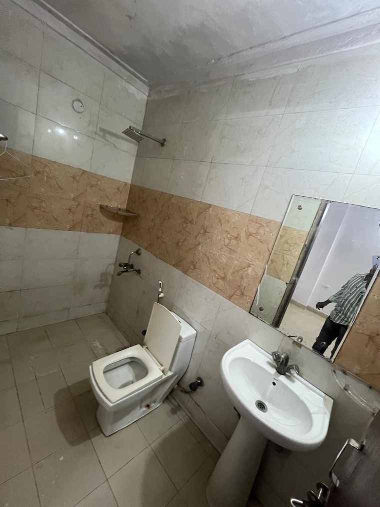 Bathroom, saket 2 Bedroom 805 Sq.Ft. Builder Floor In Saket Delhi 9544460