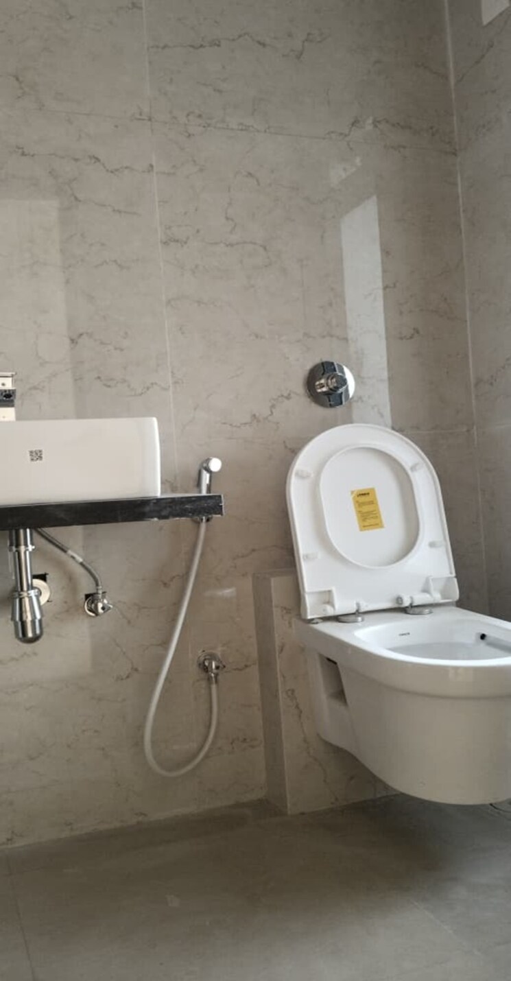 Bathroom, vishwa-bhuvan 2 Bedroom 910 Sq.Ft. Apartment In Chembur Mumbai 9544463