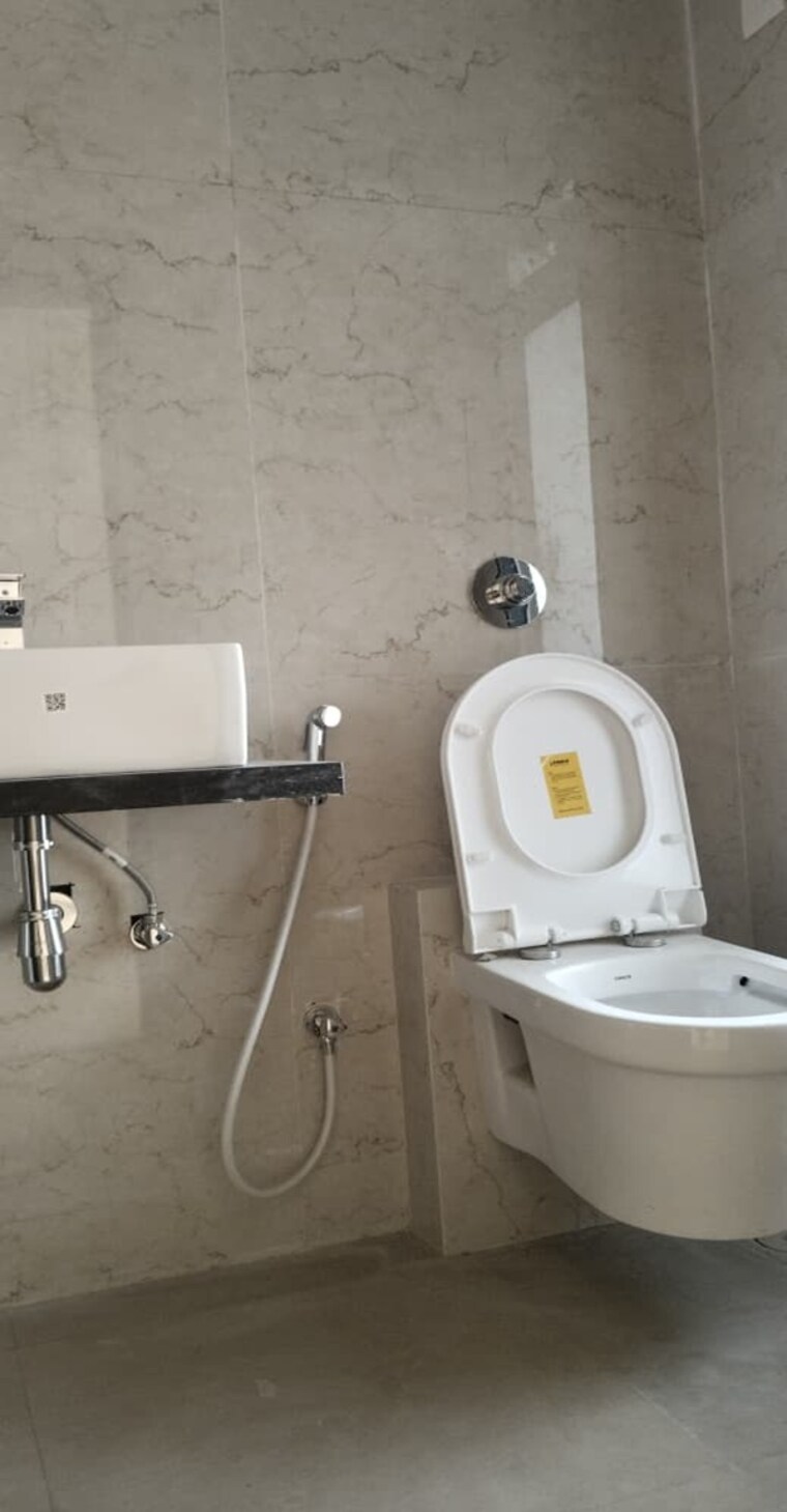 Bathroom, vishwa-bhuvan 2 Bedroom 910 Sq.Ft. Apartment In Chembur Mumbai 9544463