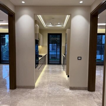 Building Lobby in 4 BHK Builder Floor at Ansal Sushant Floors, Sushant Lok ii – for Sale