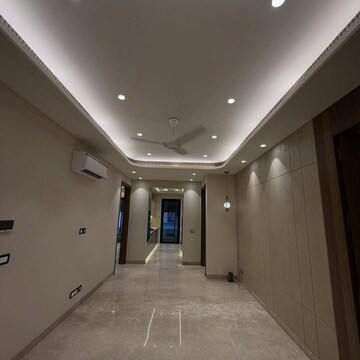 Building Lobby in 4 BHK Builder Floor at Ansal Sushant Floors, Sushant Lok ii – for Sale