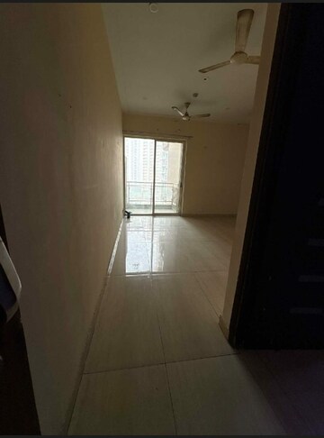 Room in 3 BHK Apartment at Gaur Saundaryam, Tech Zone 4 Greater Noida – for Rent