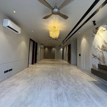 Building Lobby in 4 BHK Builder Floor at DLF City Centre, Sector 28 – for Sale