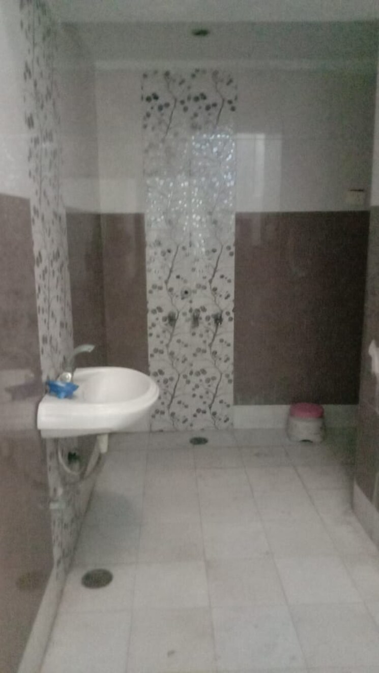 Bathroom, raj nagar raj kunj 6+ Bedroom 165 Sq.Yd. Independent House In Raj Nagar Raj Kunj Ghaziabad 9544822
