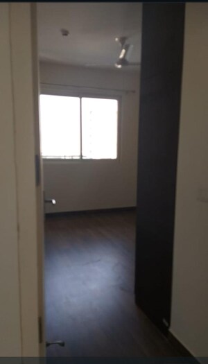 Room in 3.5 BHK Apartment at Conscient Heritage Max, Sector 102 – for Rent