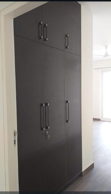 Room in 3.5 BHK Apartment at Conscient Heritage Max, Sector 102 – for Rent