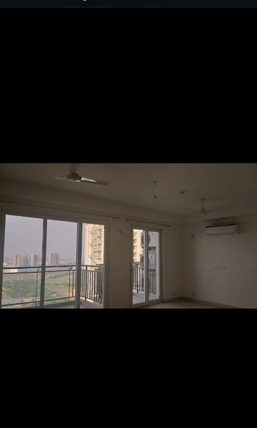 Room in 3.5 BHK Apartment at Conscient Heritage Max, Sector 102 – for Rent