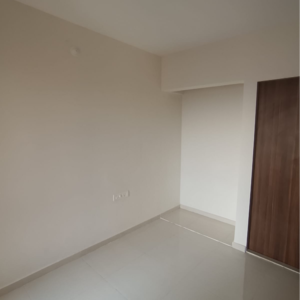 Room in 1 BHK Apartment at Dosti Greater Thane, Purna – for Rent