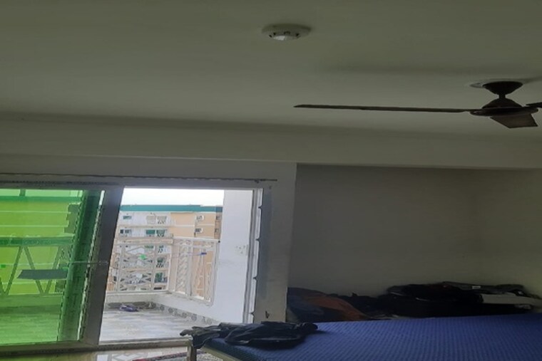 Room, sector 73 2 Bedroom 1121 Sq.Ft. Builder Floor In Sector 73 Noida 9544810