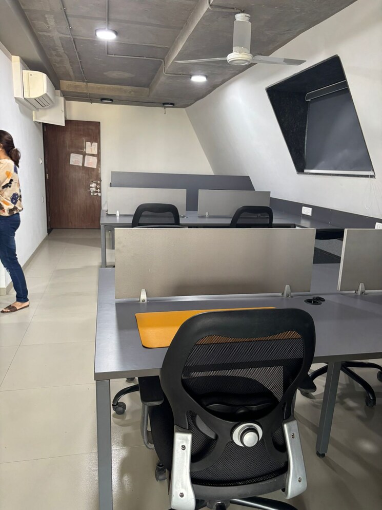 Team Area, shivalik-shilp Commercial Office Space 1202 Sq.Ft. In Sanidhya Ahmedabad 9544817