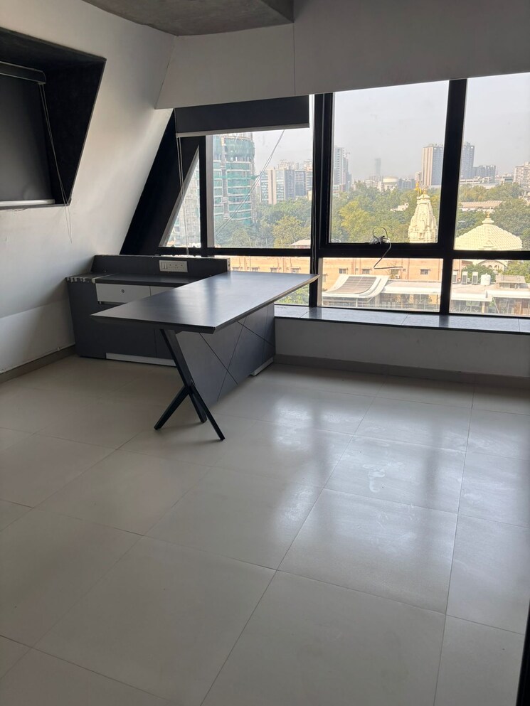 Room, shivalik-shilp Commercial Office Space 1202 Sq.Ft. In Sanidhya Ahmedabad 9544817