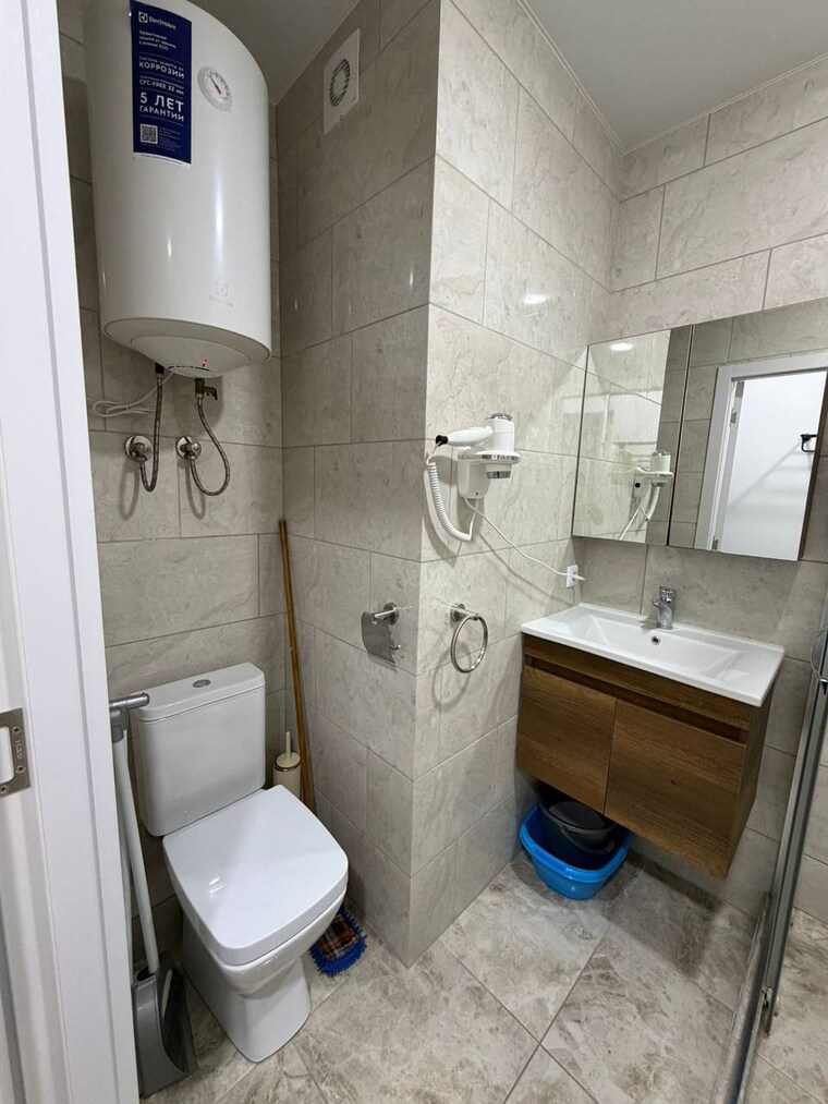 Bathroom, sector 73 3 Bedroom 1520 Sq.Ft. Builder Floor In Sector 73 Noida 9544830