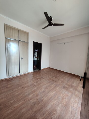 2.5 BHK Apartment For Rent in Amrapali Golf Homes, Sector 4 Greater Noida