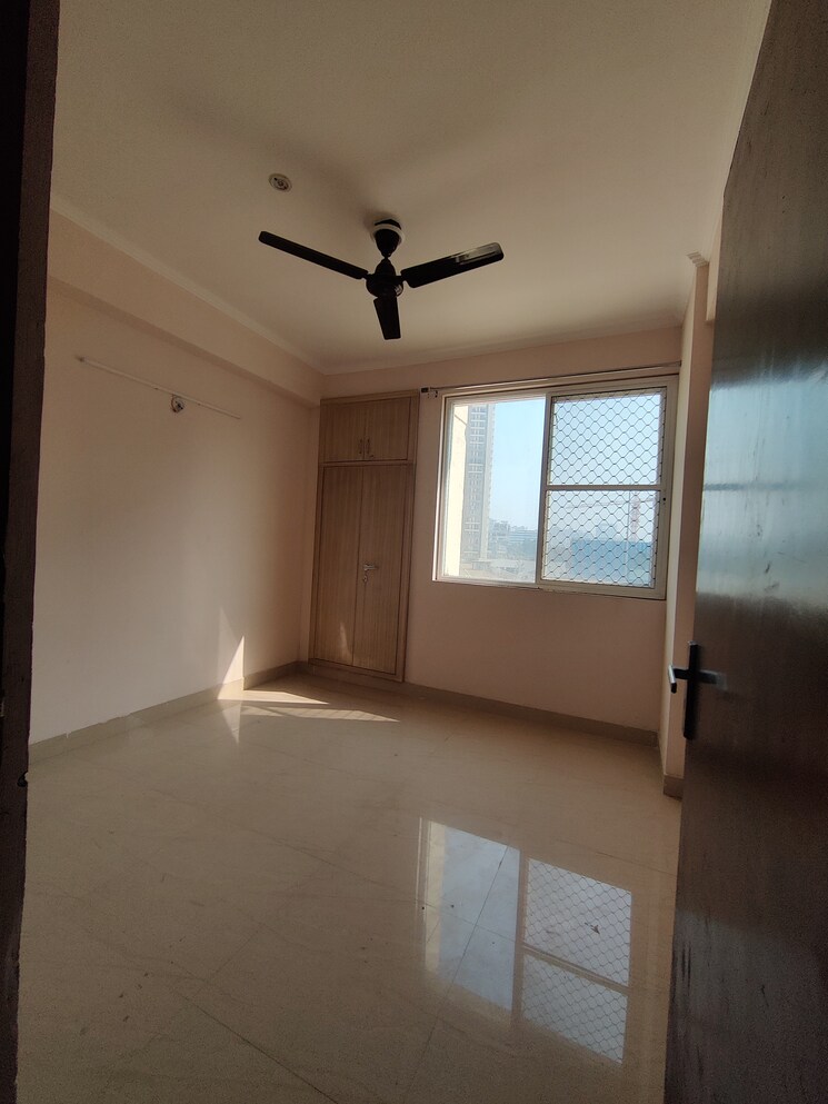 Room, amrapali-golf-homes 2.5 Bedroom 945 Sq.Ft. Apartment In Sector 4 Greater Noida Greater Noida 9544948