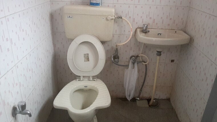 Bathroom, rt nagar 1 Bedroom 870 Sq.Ft. Independent House In Rt Nagar Bangalore 9545104