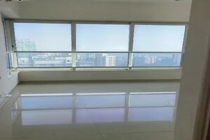 Room in 3 BHK Apartment at Kalpataru Crest, Bhandup West – for Rent