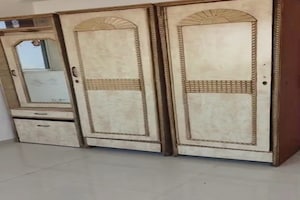 Room in 3 BHK Apartment at Kalpataru Crest, Bhandup West – for Rent