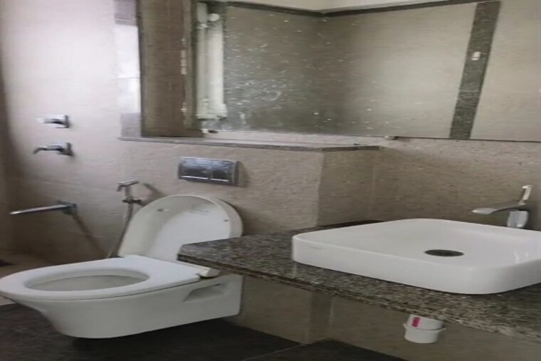 Bathroom, kalpataru-crest 3 Bedroom 989 Sq.Ft. Apartment In Bhandup West Mumbai 9545175